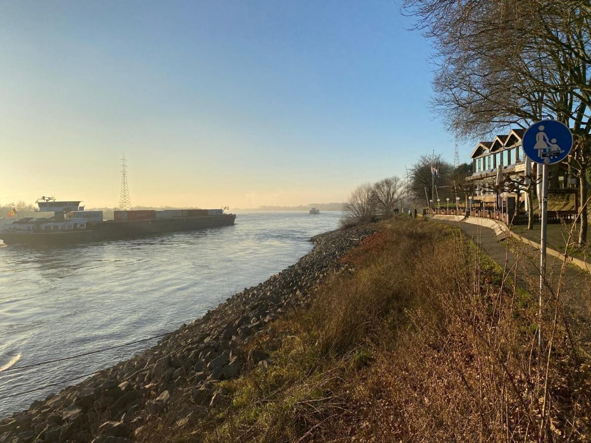 Hébergement de vacances Wohnen Direkt An Der Rheinpromenade Mit Whirlpool Und Sauna Gotterswickerhamm
